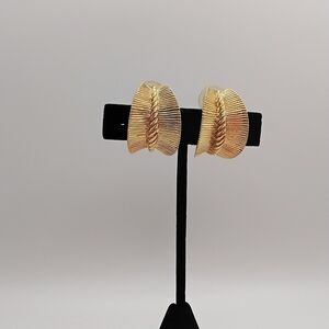 Elegant Vintage Napier Textured Gold-Toned Huggie Hoop Earrings